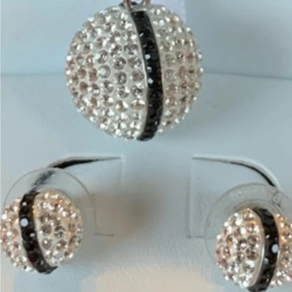 Swarovski necklace and earrings. - Picture 2 of 9